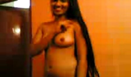 18 y o Ý cam cô gái xem sec cuc hay masturbates với hậu môn pulsing